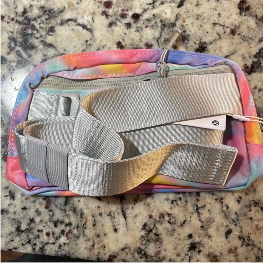 Lululemon Everywhere Belt Bag 1L Prism Wash Limited Edition Rainbow Tie Dye - Picture 3 of 8